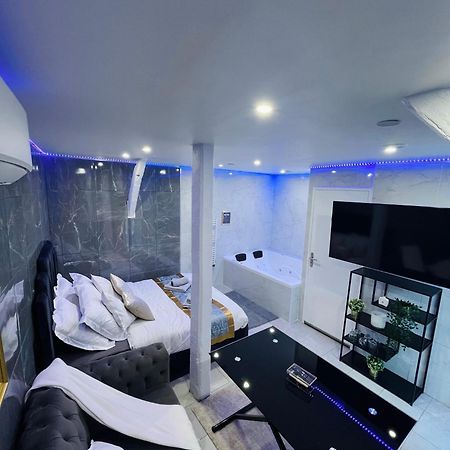 Room & Jacuzzi - Stade De France Saint-Denis  Buitenkant foto