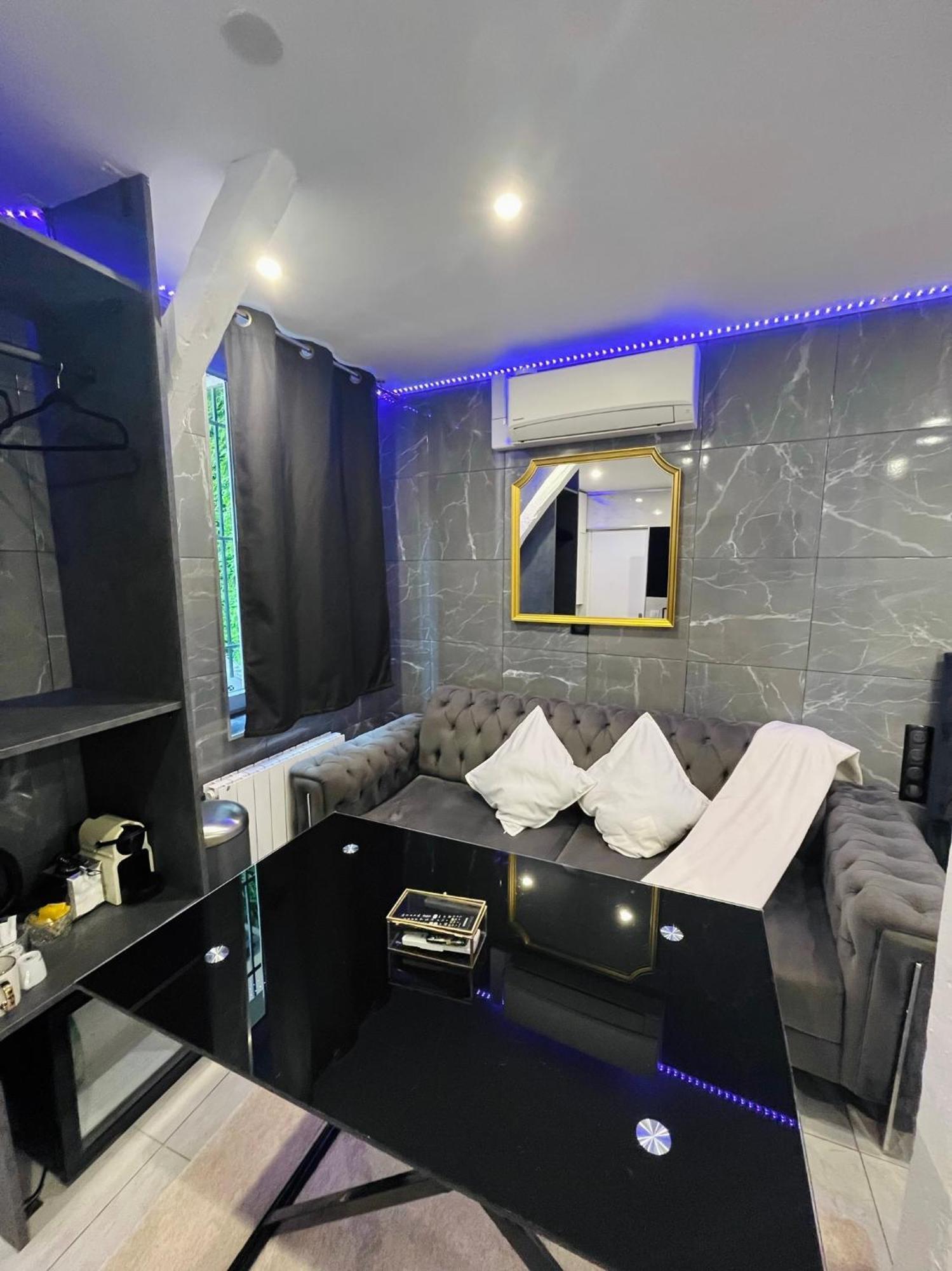 Room & Jacuzzi - Stade De France Saint-Denis  Buitenkant foto