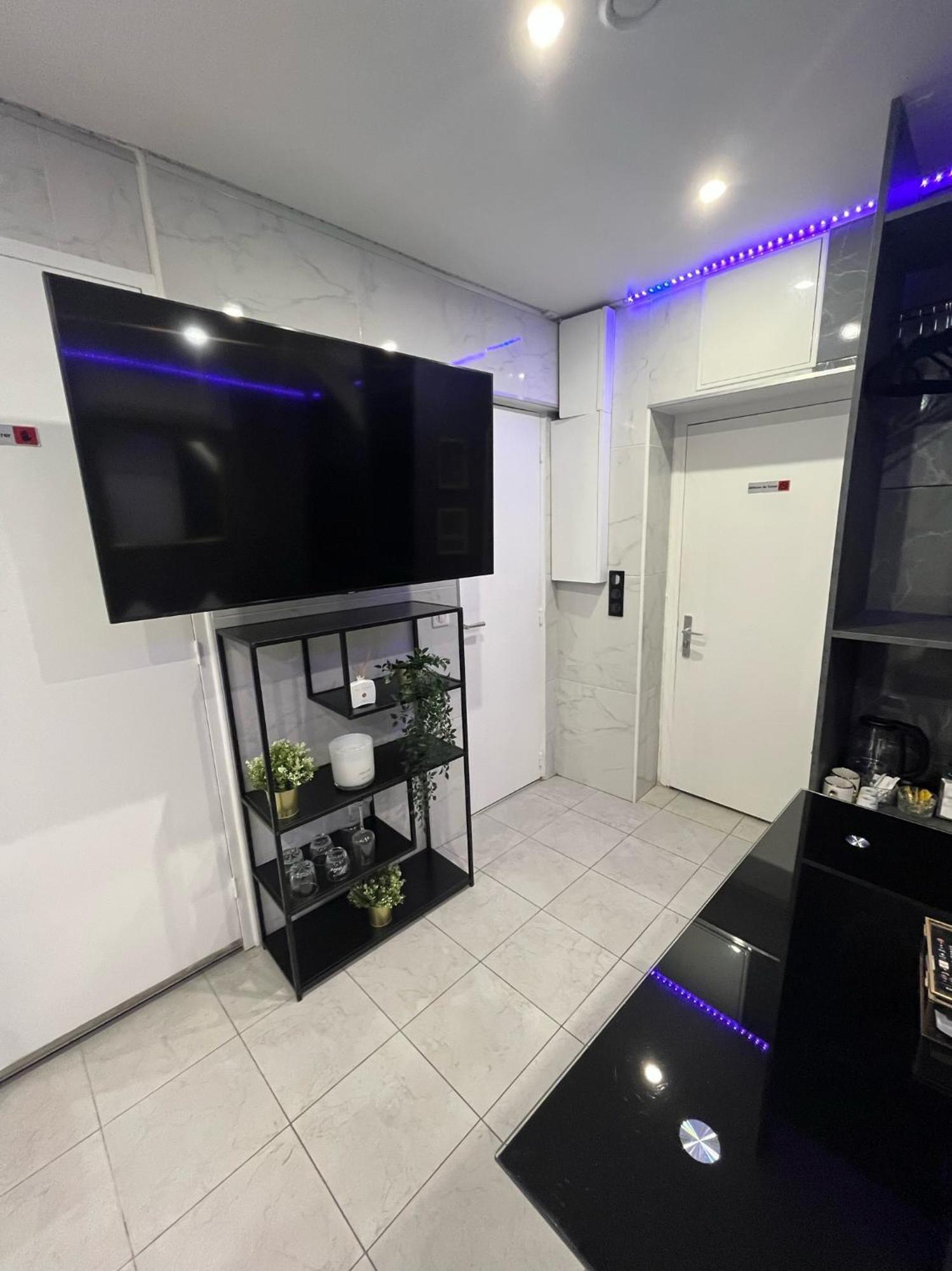 Room & Jacuzzi - Stade De France Saint-Denis  Buitenkant foto