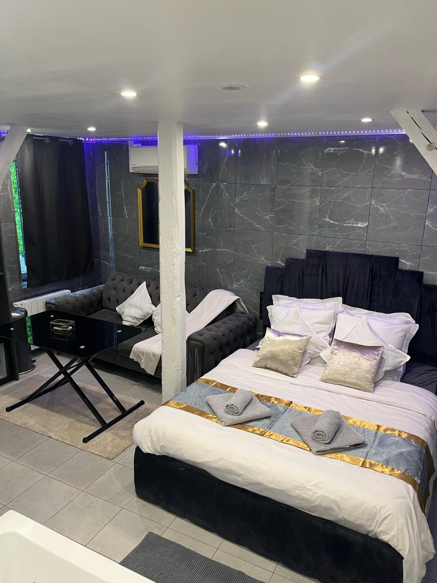 Room & Jacuzzi - Stade De France Saint-Denis  Buitenkant foto